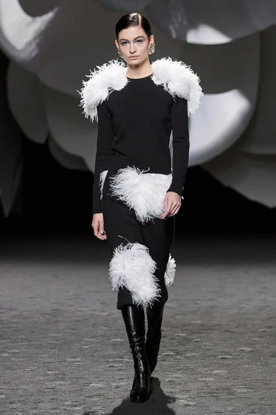 Look 18